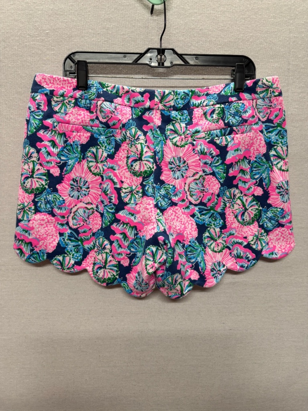 Lilly Pulitzer Scalloped Edge Shorts - size 12 - Picture 2 of 7